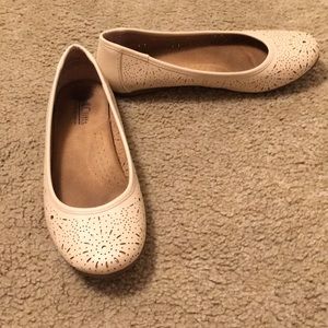 Cliffs by White Mountain cream laser cut flats